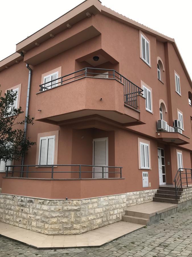 Apartments Juran Sukošan Eksteriør billede