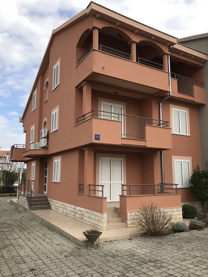 Apartments Juran Sukošan Eksteriør billede